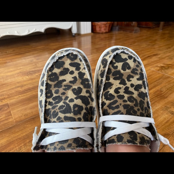 2 pairs of slip on shoes - Picture 3 of 5